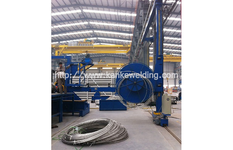 Pipe wrapping machine